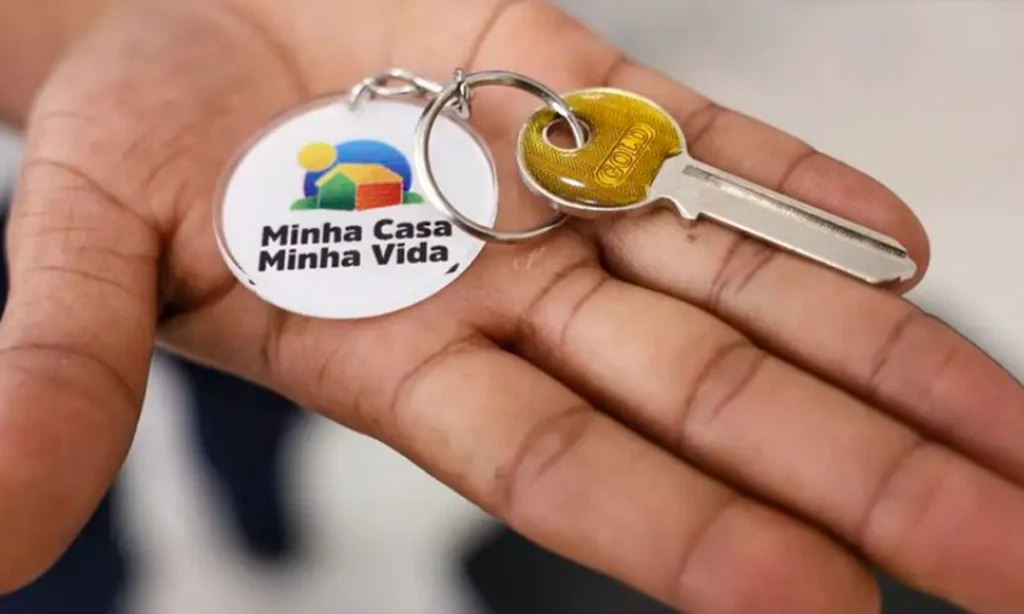 família brasileira simulando financiamento Minha Casa Minha Vida teto R$ 600 mil 2026