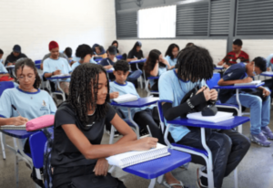 Abandono escolar cai 43% em 5&hellip;