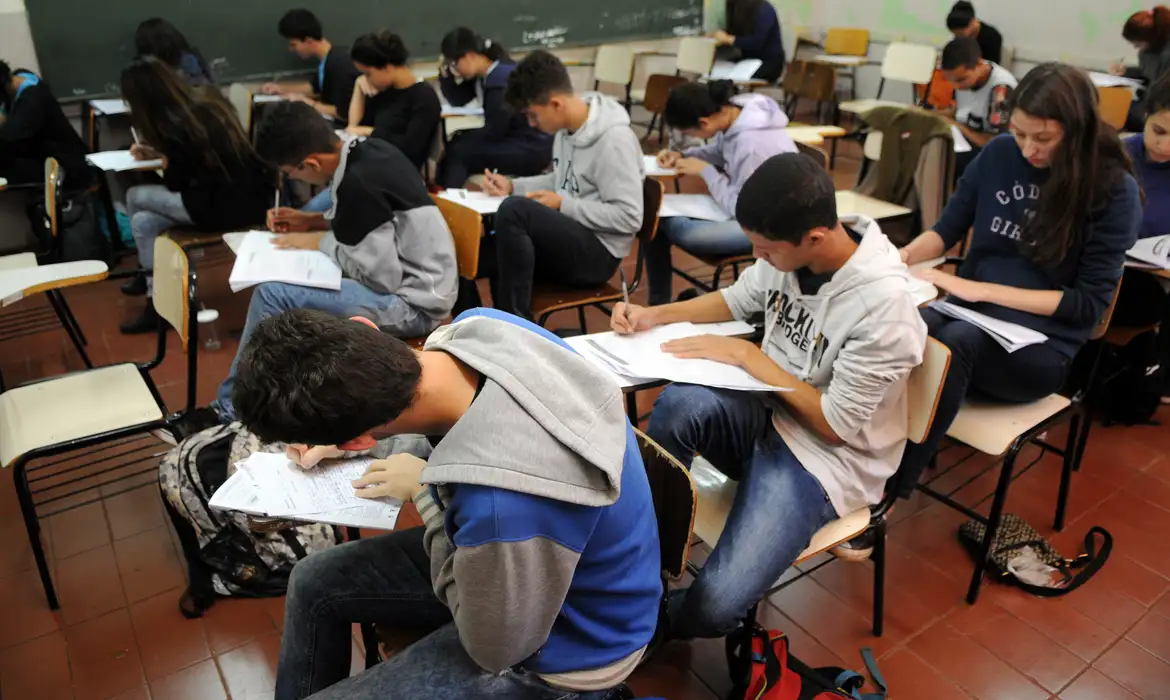 Estudantes do ensino médio público