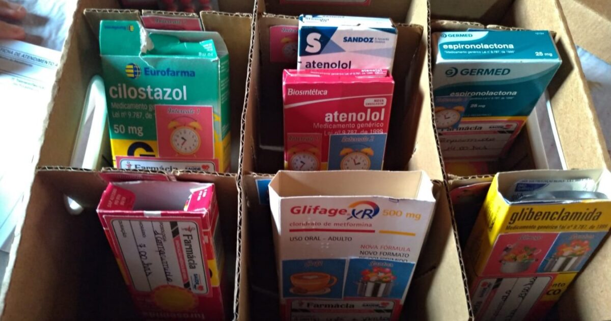 Medicamentos em farmácia — Programa Farmácia Popular oferece remédios gratuitos com CPF e receita