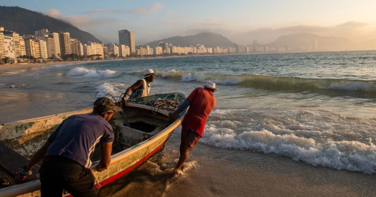 Pescadores artesanais — Seguro-Defeso paga um salário mínimo durante o período de proibição da pesca